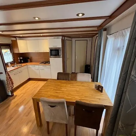 Chalet In Bosrijke Omgeving Op Chaletpark Kempenbos Naast Duc De Brabant Voor 2-3-4-5 Personen Dağ evi Diessen