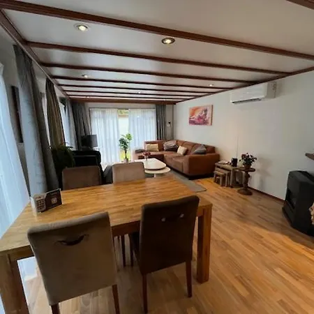 Chalet In Bosrijke Omgeving Op Chaletpark Kempenbos Naast Duc De Brabant Voor 2-3-4-5 Personen *