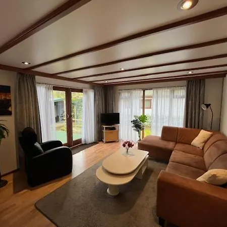 Dağ evi Chalet In Bosrijke Omgeving Op Chaletpark Kempenbos Naast Duc De Brabant Voor 2-3-4-5 Personen Diessen