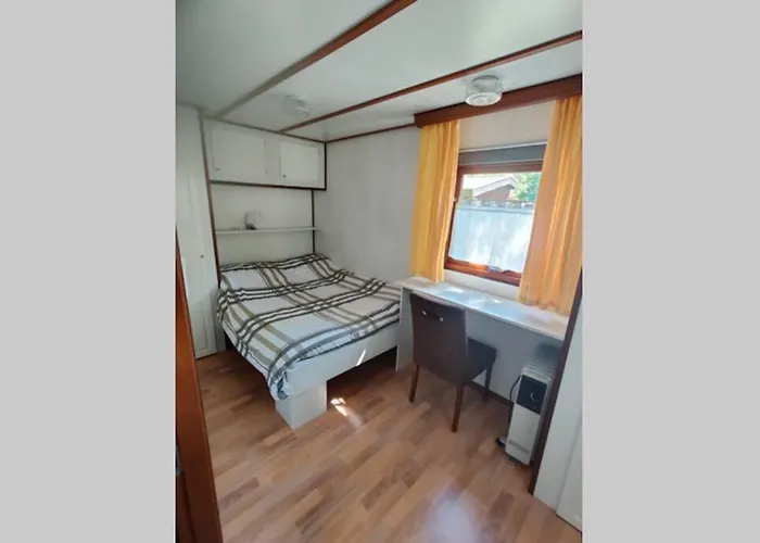 Chalet In Bosrijke Omgeving Op Chaletpark Kempenbos Naast Duc De Brabant Voor 2-3-4-5 Personen