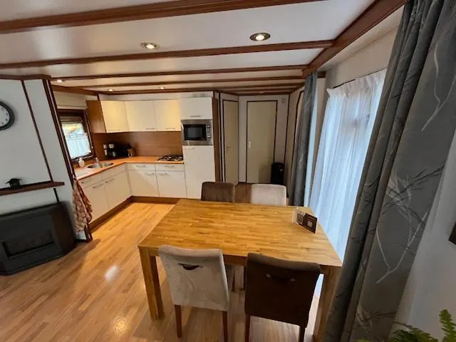 Chalet In Bosrijke Omgeving Op Chaletpark Kempenbos Naast Duc De Brabant Voor 2-3-4-5 Personen 木屋 迪森