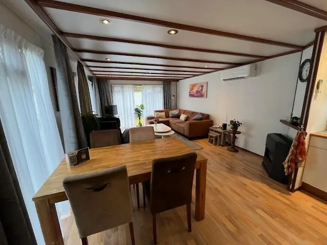 Chalet In Bosrijke Omgeving Op Chaletpark Kempenbos Naast Duc De Brabant Voor 2-3-4-5 Personen *