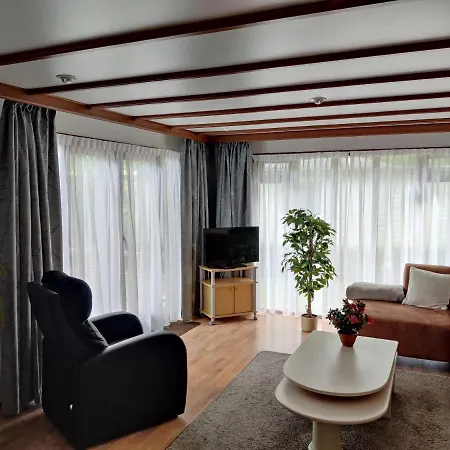 Chalet In Bosrijke Omgeving Op Chaletpark Kempenbos Naast Duc De Brabant Voor 2-3-4-5 Personen 木屋