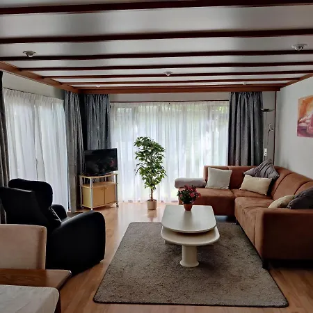 Chalet In Bosrijke Omgeving Op Chaletpark Kempenbos Naast Duc De Brabant Voor 2-3-4-5 Personen 木屋 *