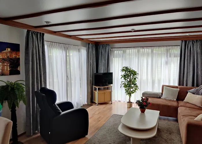 Chalet In Bosrijke Omgeving Op Chaletpark Kempenbos Naast Duc De Brabant Voor 2-3-4-5 Personen 샬레