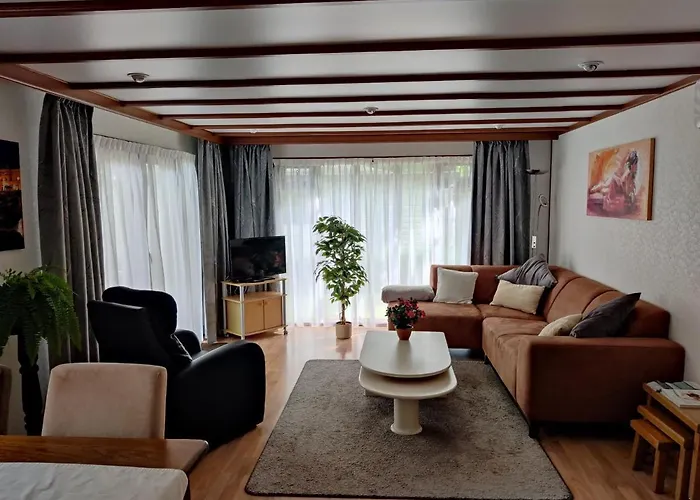 Chalet In Bosrijke Omgeving Op Chaletpark Kempenbos Naast Duc De Brabant Voor 2-3-4-5 Personen 샬레 *